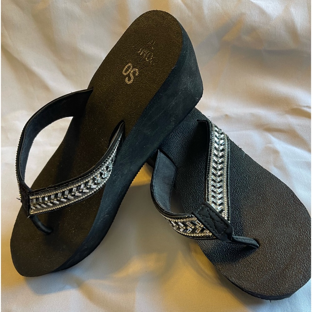 Flip flop sandal wedges